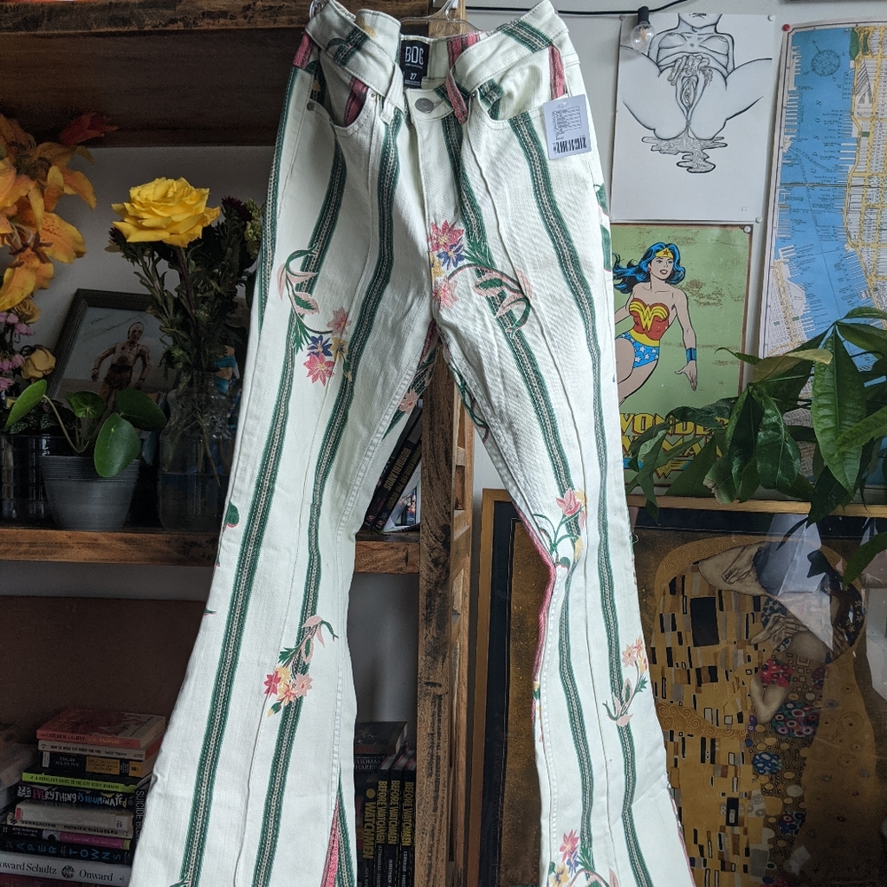 NWT BDG Floral Pattern Bellbottoms Flared Pant S27